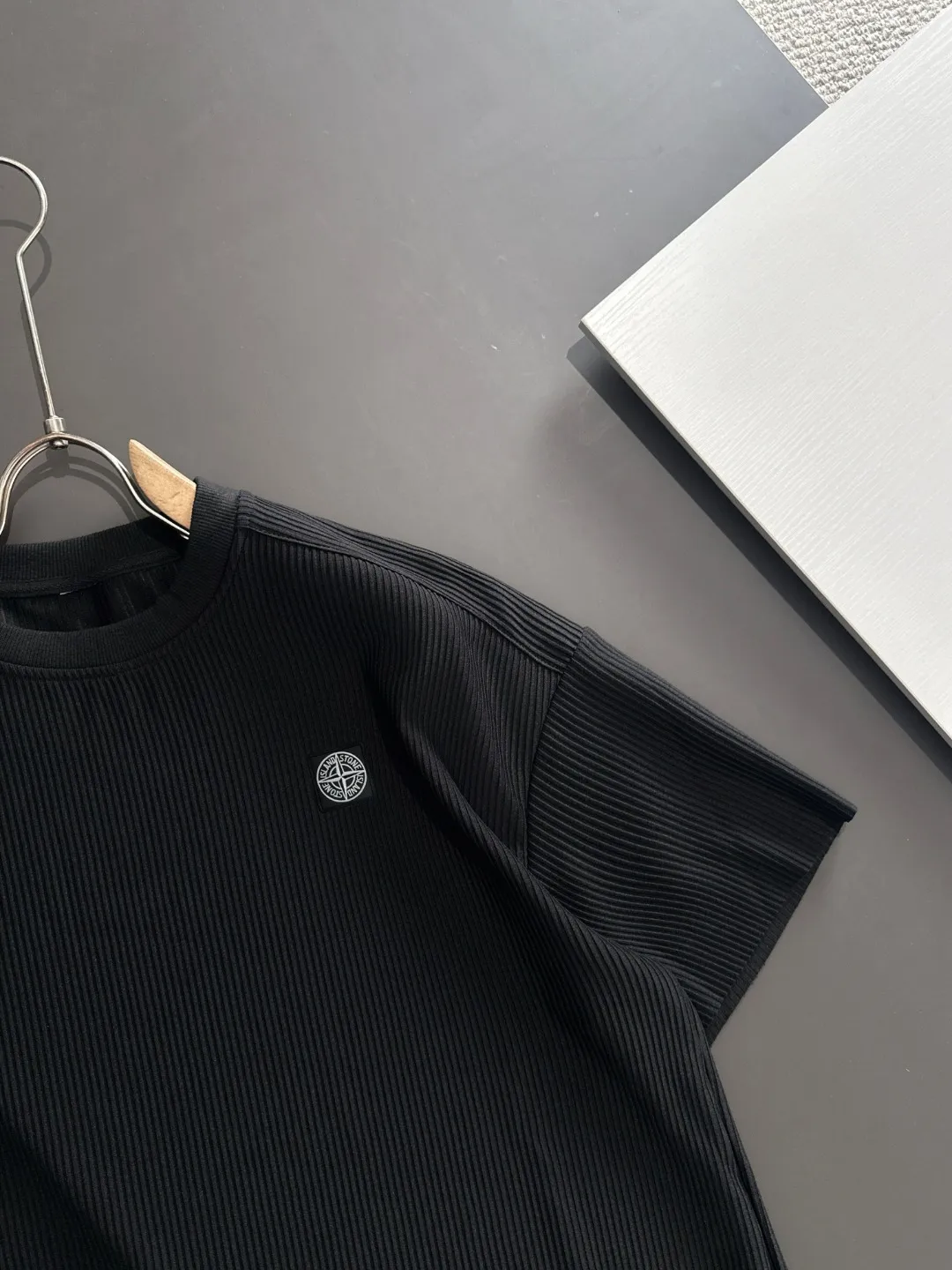 Next day shipping P460 Stone lsland/stone island high quality 2025 spring and summer new casual heavy industry suit exclusively developed by yb! High quality production! Imported custom-made fabrics for foreign orders, with high breathability and comfort, impeccable details, brand element design concept, delicate and soft feel! It presents a casual cut and the upper body shape is great! On sale simultaneously on the official website! From a high-end men's positioning brand, the low-key luxury taste is irresistible! Exquisite workmanship and impeccable quality! The overall style is simple, fashionable and timeless, fully meeting the requirements of stylish and tasteful dressing! Size: M-XXXL
